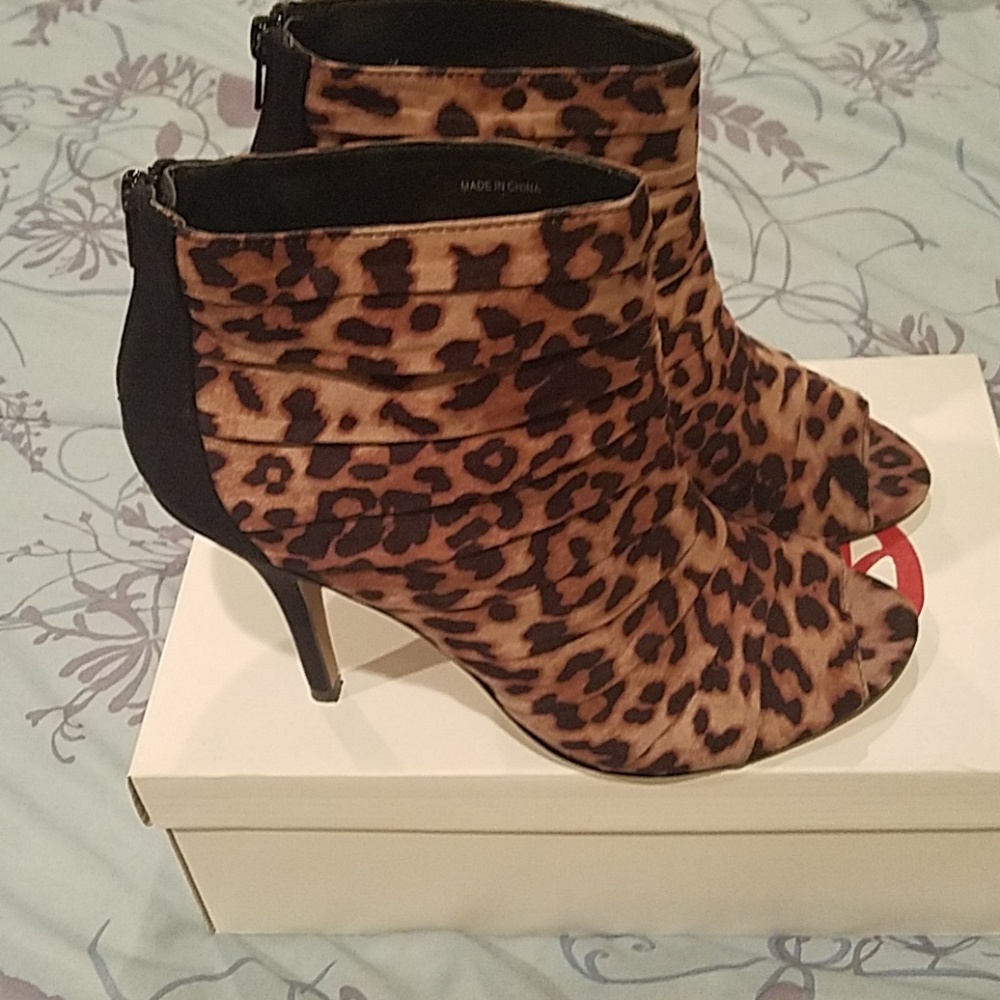 Ladies cheetah print open toe booties!